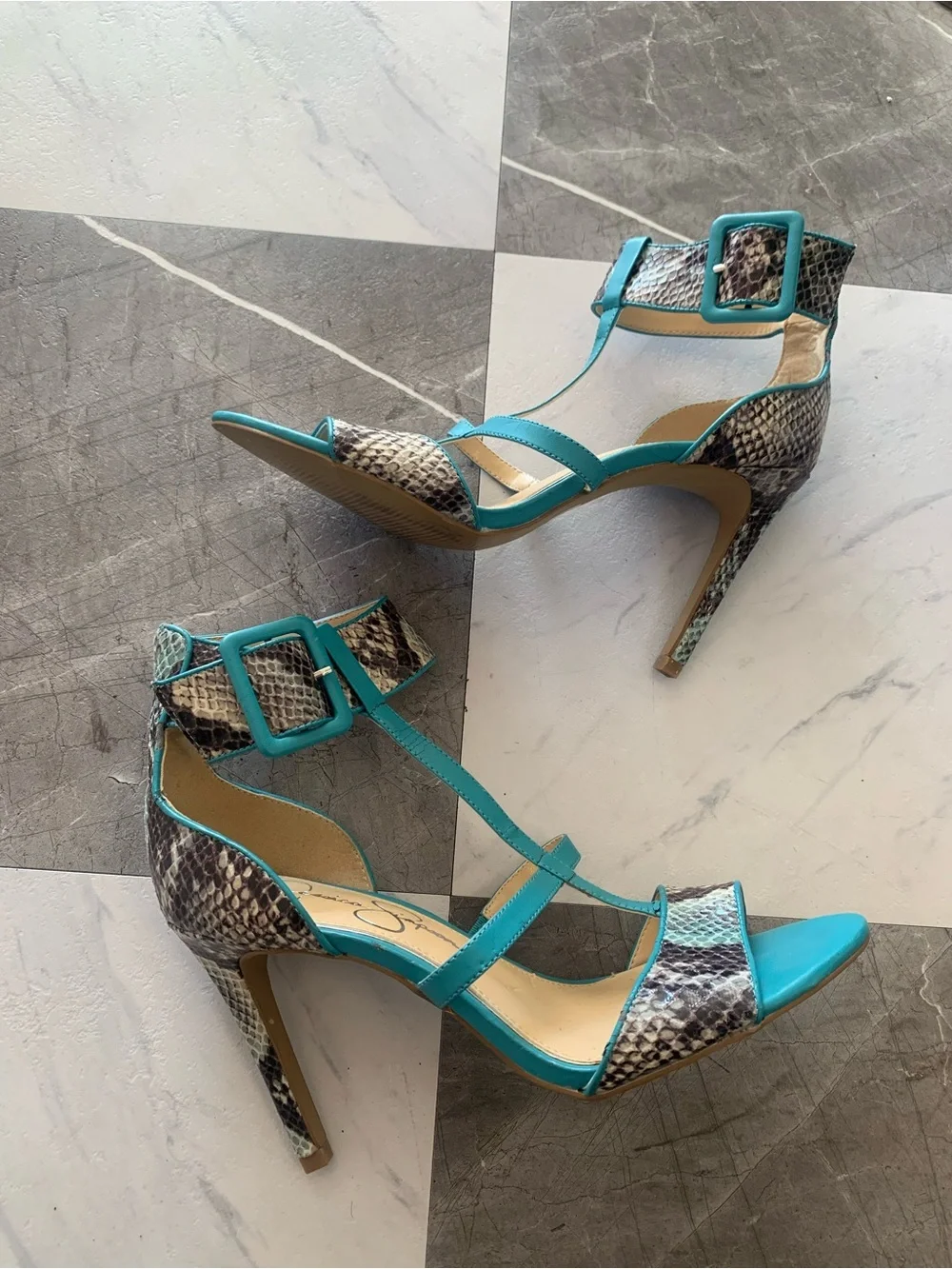 Jessica Simpson eye catching
